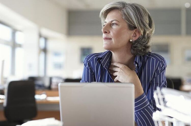 Praca w nadgodzinach bez wynagrodzenia w Polsce: porada prawna - consultant.net.pl