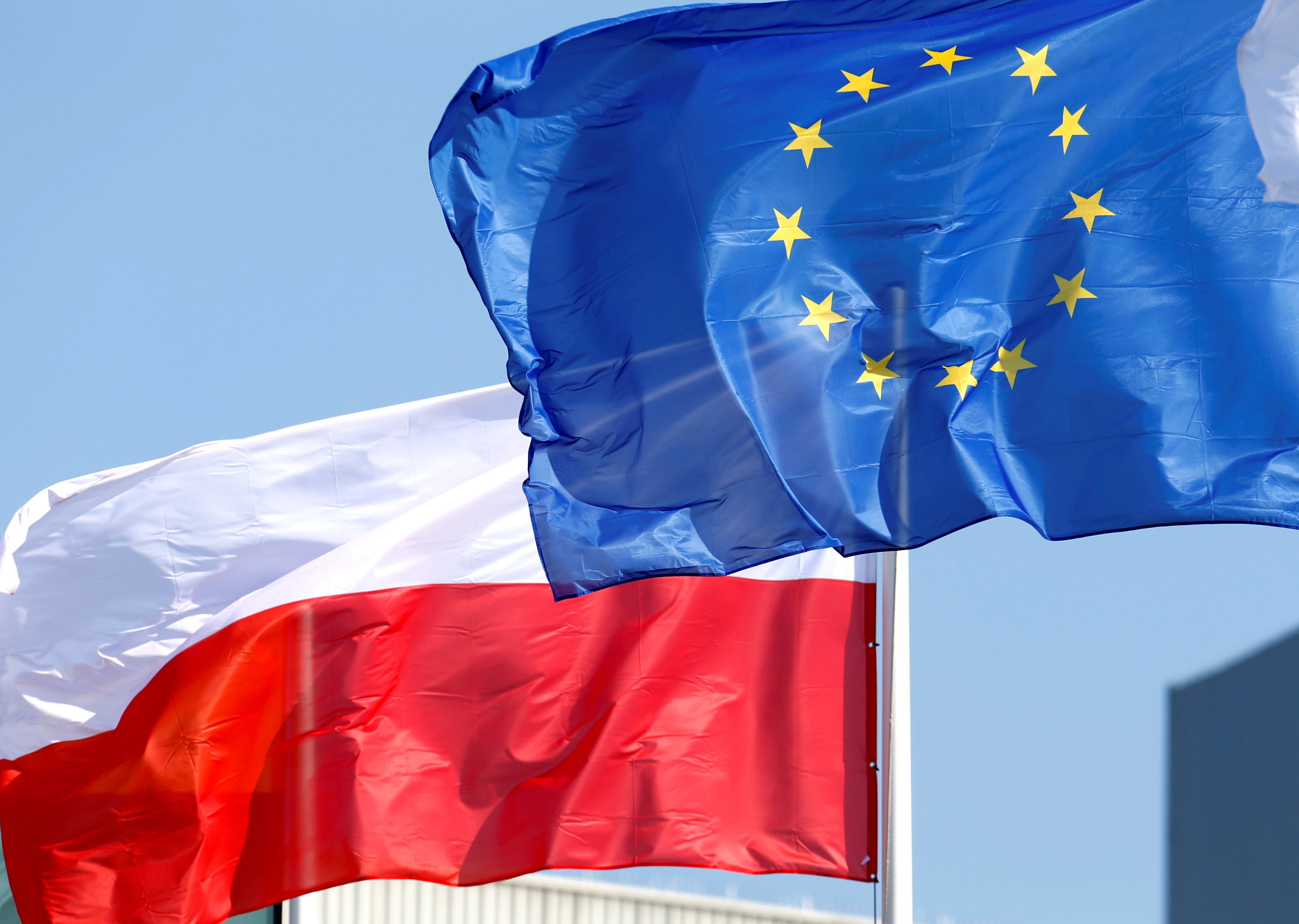 ДК Wiza na pobyt długoterminowy w Polsce: podstawowe wymagania - consultant.net.pl