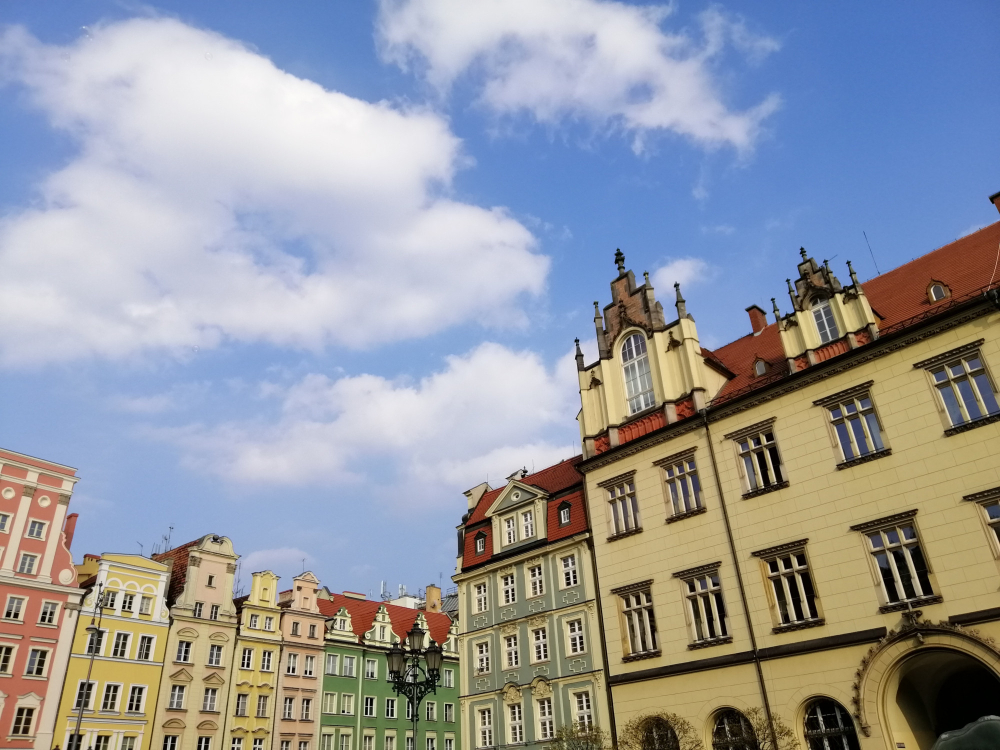 Legal aspects of buying real estate in Poland for foreigners - consultant.net.pl