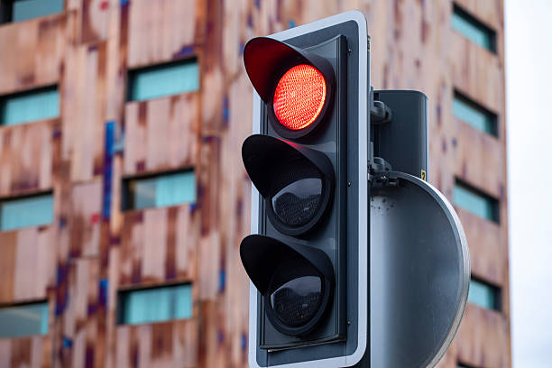 Przejazd na czerwonym świetle: kiedy można odwołać się od mandatu? - consultant.net.pl