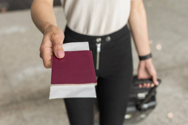 Закінчується закордонний паспорт в Польщі: що робити, щоб не втратити статус? - consultant.net.pl